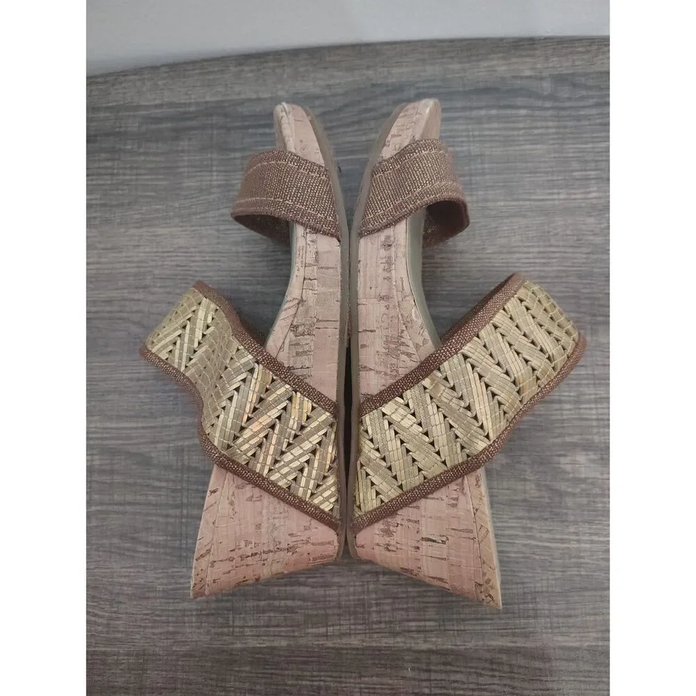 Dress Barn Women’s Bronze Gold Woven Wedge Sandal Shoes 8M Cork Look Slip On